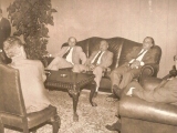 Reunião no Palácio do Planalto. No sentido do relógio: senador Pedro Simon (de costas), senador Maurício Corrêa (Ministro da Justiça), Roberto Amaral, Miguel Arraes, deputado Roberto Feire (líder do governo na Câmara dos Deputados) e o presidente Itamar Franco. Reunião no Palácio do Planalto. No sentido do relógio: senador Pedro Simon (de costas), senador Maurício Corrêa (Ministro da Justiça), Roberto Amaral, Miguel Arraes, deputado Roberto Feire (líder do governo na Câmara dos Deputados) e o presidente Itamar Franco.