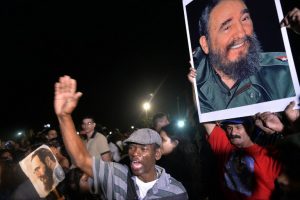 Em Santa Clara, cubanos fazem homenagem a Fidel nesta quinta-feira 1º